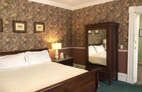 Lansing Cama Y Desayuno | Rogues' Harbor Inn