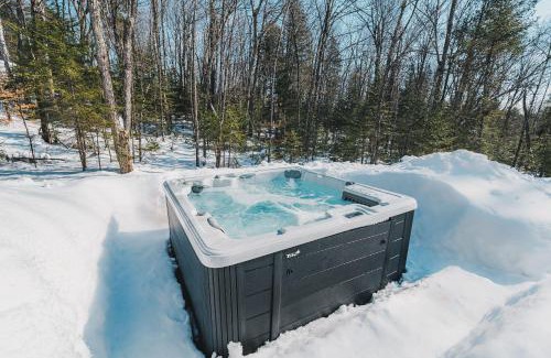 Argenteuil Regional County Municipality Chalet De Esquí | Roitelet Private Hot Tub Luxury Escape