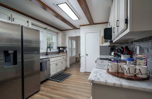 Northport Casa | Roll Tide Bungalow-3 miles to UA- 5 TVs- Game Room