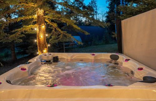 Millarville Casa | Rolling Hills Retreat - Family Friendly