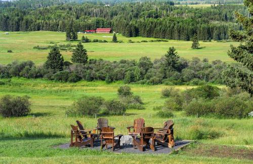 Millarville Casa | Rolling Hills Retreat - Family Friendly