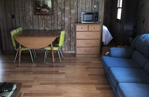 Ainsworth Cabina | Rolling Stone Lakeside Cabin 1: 2 Bedrooms