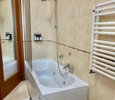 Torrino Apartamento | Roma Eur con piscina stagionale esterna