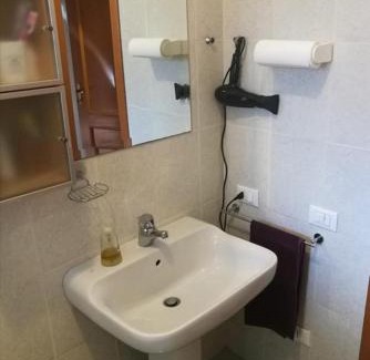 Zona I Val Melaina Casa | ROMA METRO JONIO Double ROOM with BATHROOM