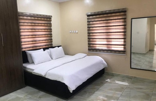Abuja Apartamento | Roman Cabin