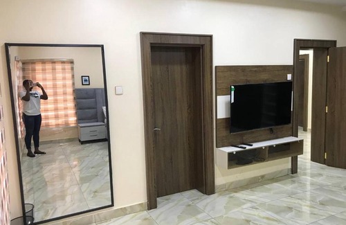Abuja Apartamento | Roman Cabin