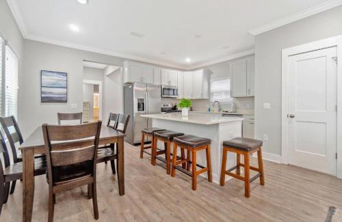 South Pensacola Casa | Romana Hideaway - 3 Bed 2 and Half Bath, Close to Downtown!