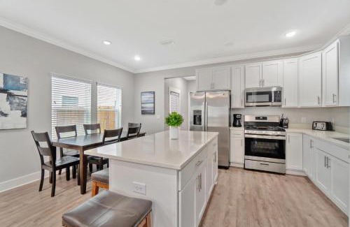 South Pensacola Casa | Romana Hideaway - 3 Bed 2 and Half Bath, Close to Downtown!