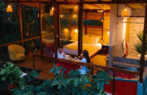 Ramonurcu Cabina | Romance y lujo: Glamping en Puyo yacuzzi privado