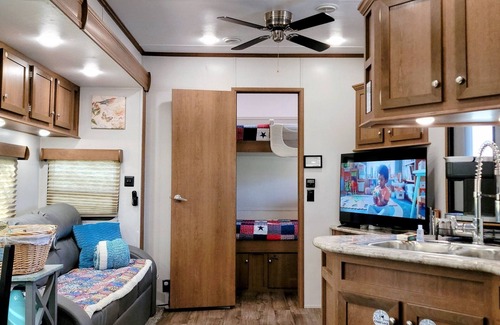 Smithville Casa | Glamping Romántico: Queen, Literas, Pet-Friendly, Cerca del Río Colorado