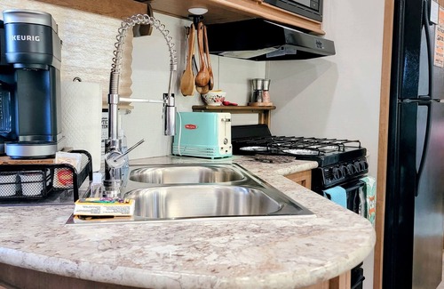 Smithville Casa | Glamping Romántico: Queen, Literas, Pet-Friendly, Cerca del Río Colorado