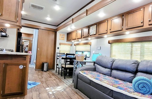 Smithville Casa | Glamping Romántico: Queen, Literas, Pet-Friendly, Cerca del Río Colorado