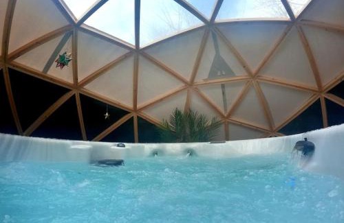 Camborne Casa | Romance - Stargazing - Hot tub & sauna!
