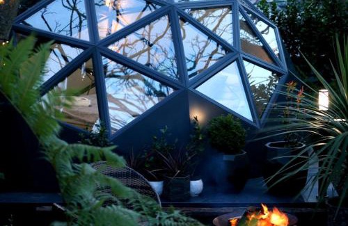Camborne Casa | Romance - Stargazing - Hot tub & sauna!