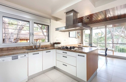 Cabrils Casa | ROMANI - Casa con piscina privada. Capacidad hasta 17 personas. 20 minutos Barcelona