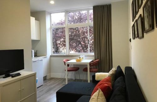 Sao Joao de Deus Apartamento | Romantic 1 Bedroom Apartment at Roma Avenue - 1C