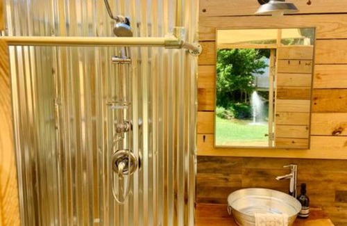 Newport Otro | Romantic A Frame Tree House at Glamping Goat Farm!