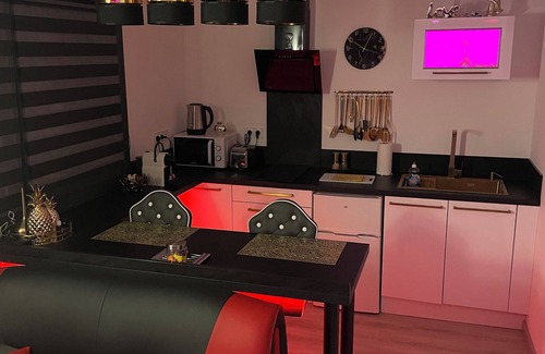 Carpentras Villa | Romantic accommodation with heated indoor pool, sauna, spa, roof top kitchen