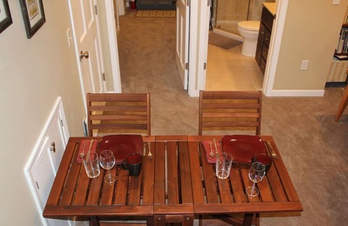 Berrien Springs Apartamento | Romantic and Peaceful Relaxation in the Woods with Hot Tub