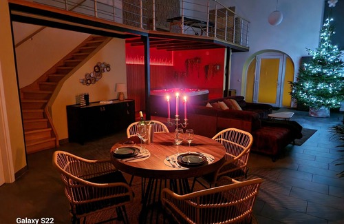 Heming Apartamento | Romantic and Well-Being Loft with Spa, Sauna, Tantra Armchair.
