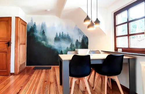 Annweiler am Trifels Apartamento | ROMANTIC-Apartment - Altbauflair mit Dachterrasse & Waldblick, Maisonette, 80m2