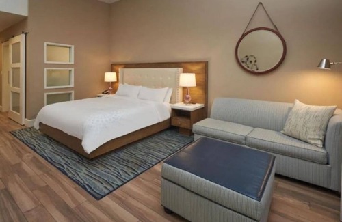Rock Harbor Hotel | Romantic Beach Getaway! Gym, Pool & Spa Access! Pet Friendly King Stay!