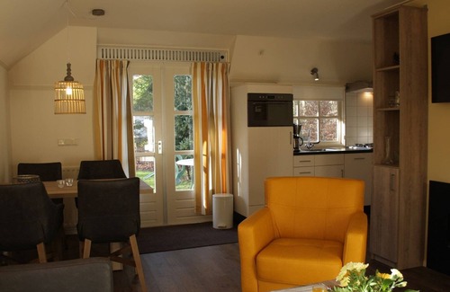 Herpen Casa | Romántico bungalow con lavavajillas, rodeado de naturaleza.