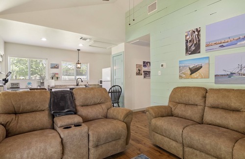 Seguin Cabina | Romantic Cabin for Two! 12 miles to Schlitterbahn/New Braunfels, Gruene Texas.