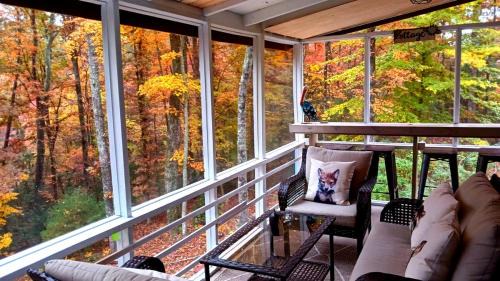 Lake Lure Casa | Romantic Cabin Getaway minutes from Chimney Rock