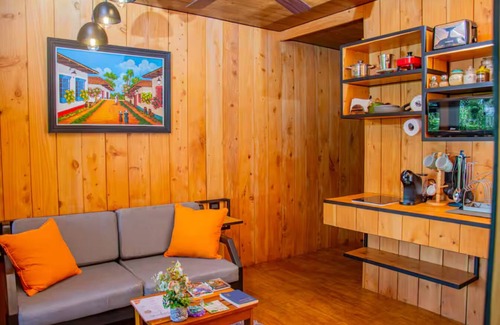 Monterrey Cabina | Romantic cabin with jacuzzi, AC, WiFi near Arenal Volcano, La Fortuna Costa Rica