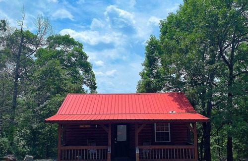 Mena Cabina | Romantic Cabin with Jacuzzi Tub. Ride-in Access to Wolf Pen Gap ATV trails