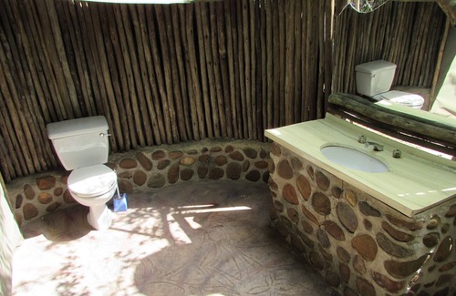 Thorny Bush Game Reserve Casa | Almohadilla de lona romántica en el río, comparte la ducha con los monos y escucha a los leones
