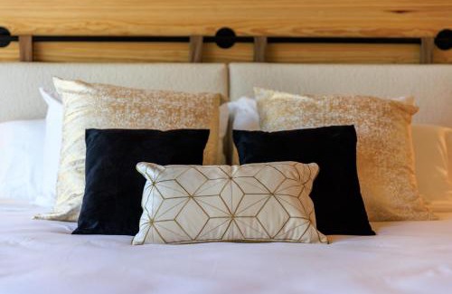 Fredericksburg Hotel | Romantic Chardonnay Wine Barrel Cabin