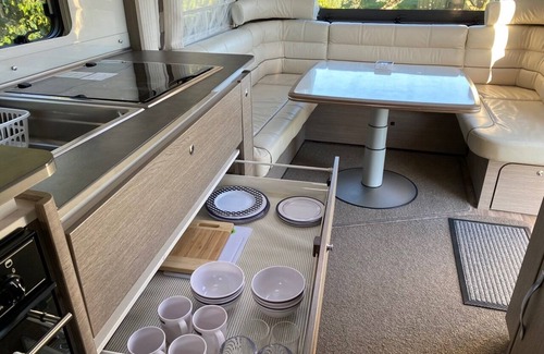 Longlands Casa | Romantic Cosy Comfortable Caravan - 5 minutes drive from Havelock North/Hastings