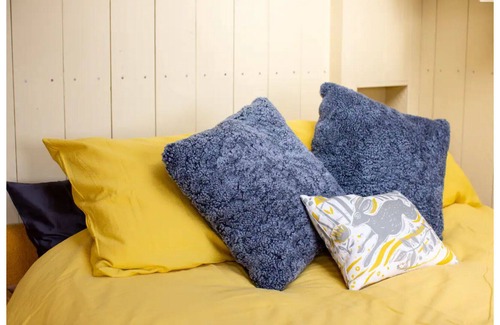 Birdham Chalet De Esquí | Romantic Cosy Hygge Shepherd Hut Hideaway set in our Orchard