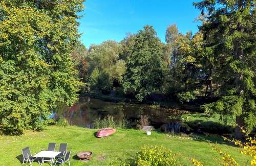 Lassan Casa | Romantic cottage for 6 people in a beautiful garden with pond