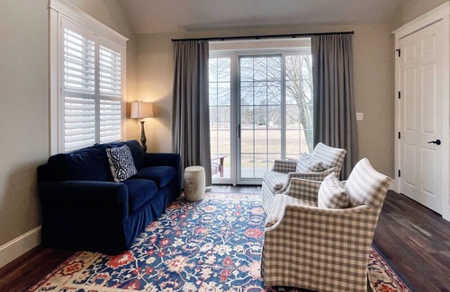 Reeders Chalet De Esquí | Romantic Couples Suite in the Poconos with Jetted Tub