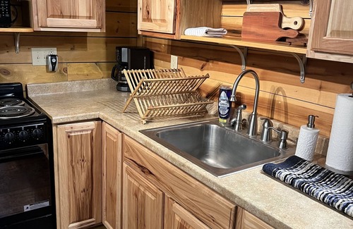 Sylva Cabaña | ROMANTIC CREEKSIDE MOUNTAIN COTTAGE