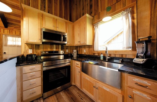 Smithville Cabina | Romantic Creekside Tiny Cabin Escape 15min to waterfalls 10min to CenterHillLake
