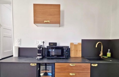 Hermanville-sur-Mer Apartamento | Romantic Escape with Bathtub and Sauna