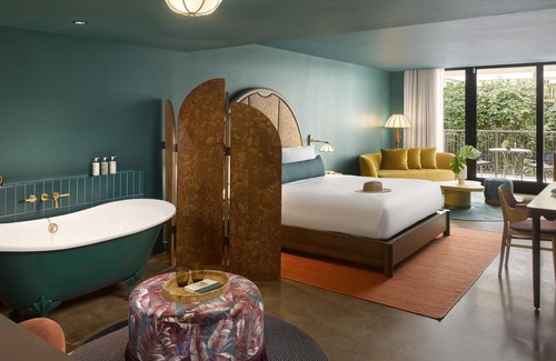 Coconut Grove Hotel | Romantic Escape w/ Private Terrace | Close to Cocowalk Mall | Rootop Pool Access