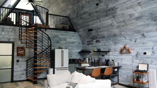 Dobson Chalet De Esquí | Romantic Escapes in this Stunning A-Frame in North Carolina with Access to a Private Hot Tub and Fire Pit