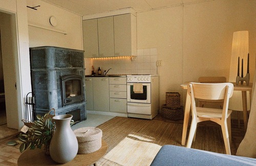 Kesaelahti Cabaña | Romantic Forest Cottage near Lake Sauna, Firepit & Cozy Scandinavian Design