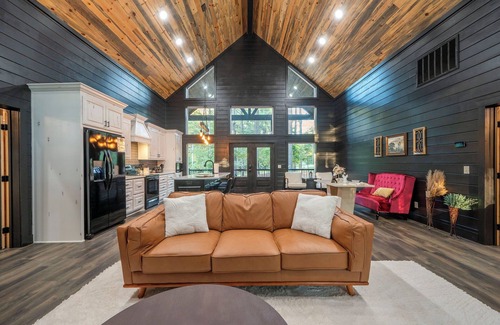 Pickens Casa | Whisper in the Woods Luxe Romantic Spa Retreat