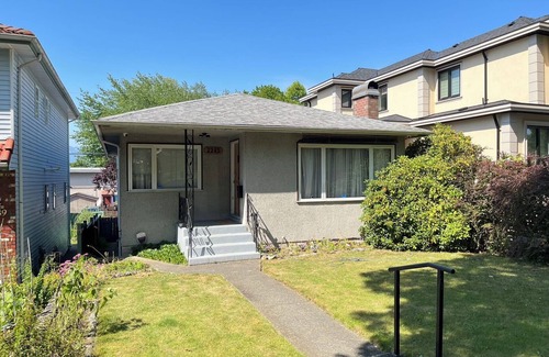 Fraserview Casa | Romantic Getaway Near the Heart of Vancouver