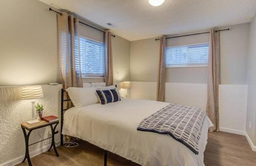 Colorado Springs Casa | Romantic Getaway Base of Mountains Parks & Trails