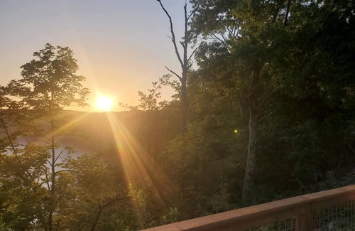 Cotter Cabina | Romantic GLAMPING w Vista Views of WHITE RIVER