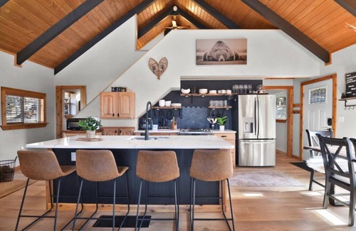 Divide Cabina | Romantic Lakefront Cabin, HOT TUB, VIEWS!