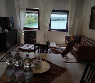 Szigetszentmiklos Casa | Romantic Lakeside Retreat - Nature Sport near Bp