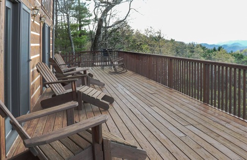 Ferguson Cabina | Romantic Leatherwood Mtn Log Home 19. 3 acres / Vista panorámica / Cerca de Boone